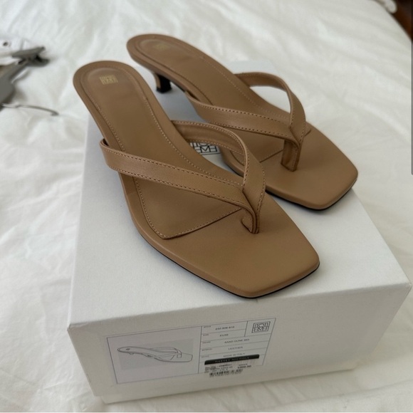 Totême The Flip-Flop Heel | Size 39 - Picture 2 of 7